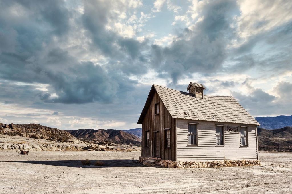 Casco huis bouwen met zichtbare basisstructuur en ruwbouw, wind- en waterdicht zonder afwerking