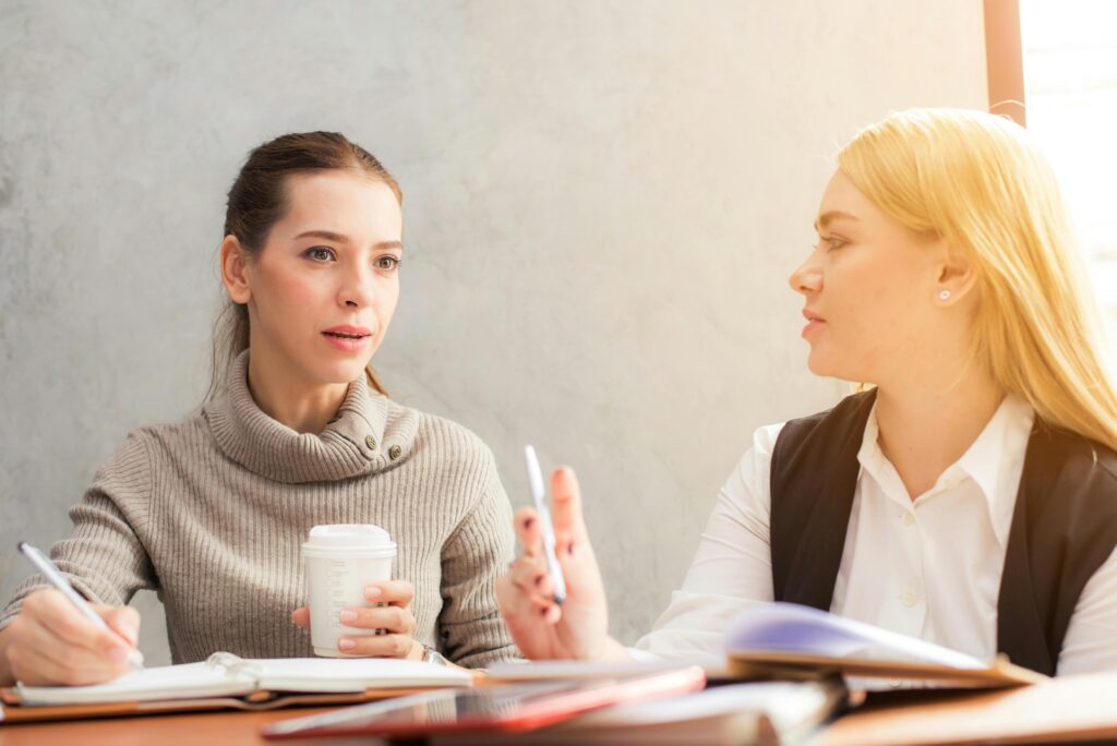 Teamwerk bij slimmer werven: recruitment marketing brengt strategie en consistent bereik in je wervingsproces.